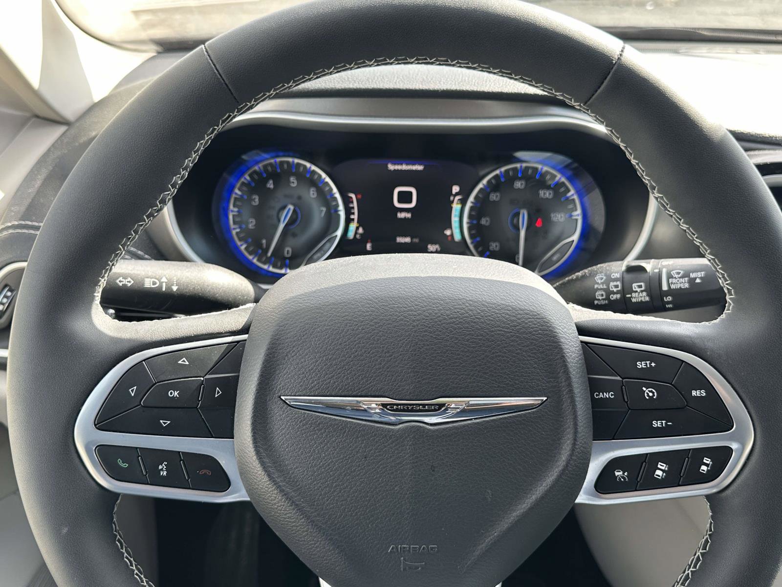 Used 2023 Chrysler Pacifica Touring-L image 20