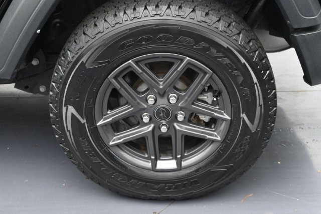 Used 2025 Jeep Wrangler Unlimited Sport AWD/4WD image 8