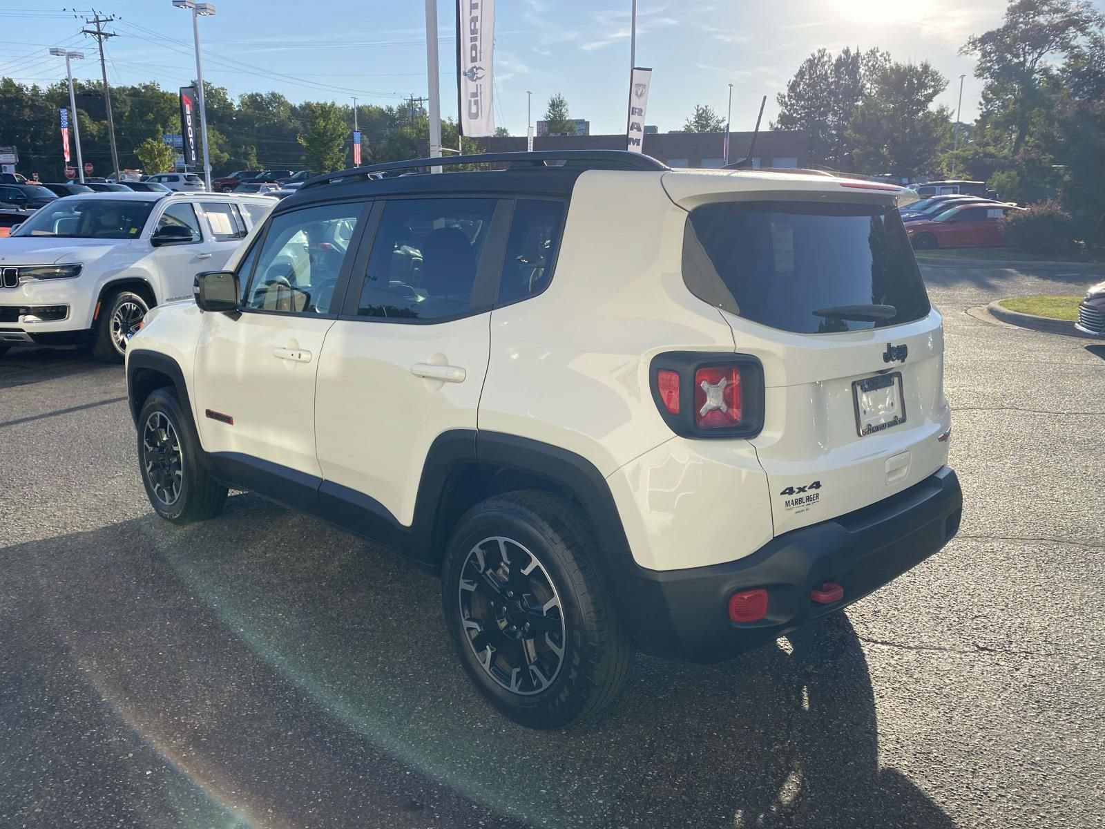 Used 2023 Jeep Renegade Trailhawk AWD/4WD image 7