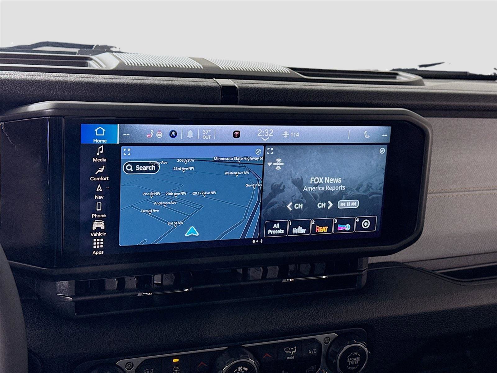 Used 2025 Jeep Gladiator Willys image 9