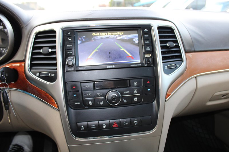 Used 2011 Jeep Grand Cherokee Overland image 12