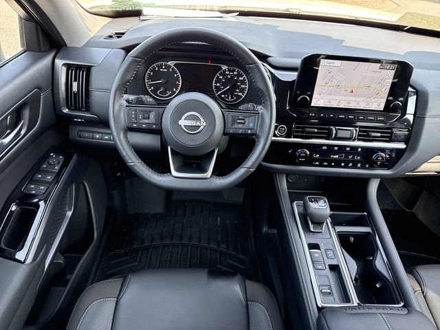 Used 2024 Nissan Pathfinder SL w/ Cargo Package image 14