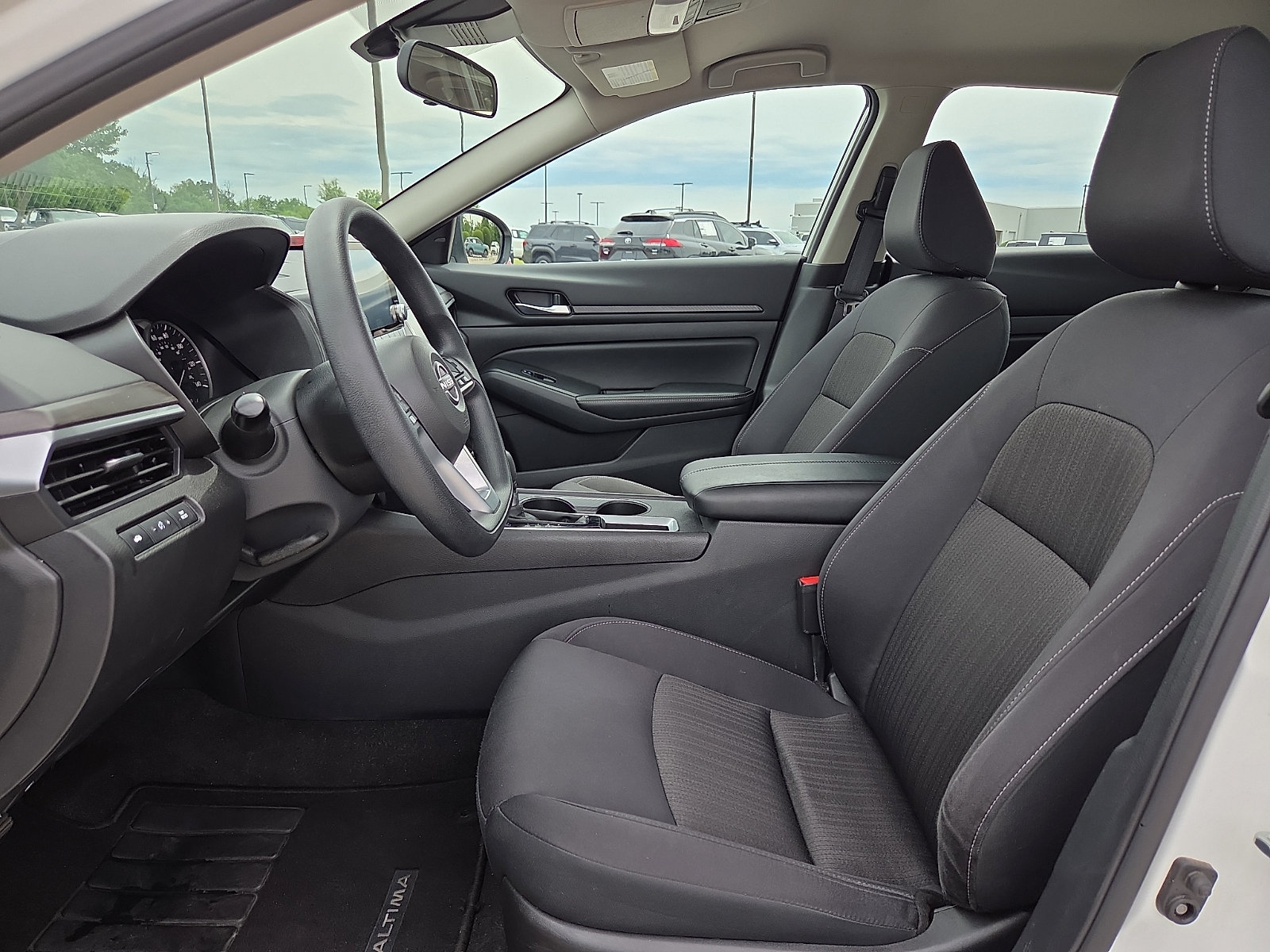Used 2025 Nissan Altima 2.5 SV FWD image 15