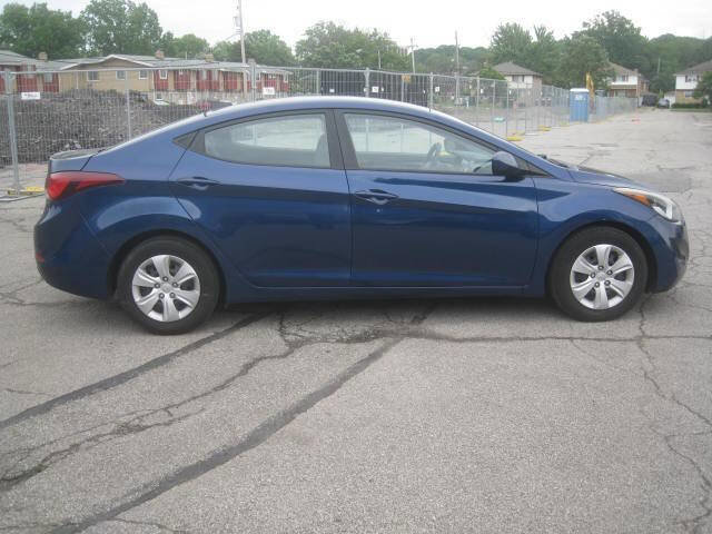 Used 2016 Hyundai Elantra SE image 4