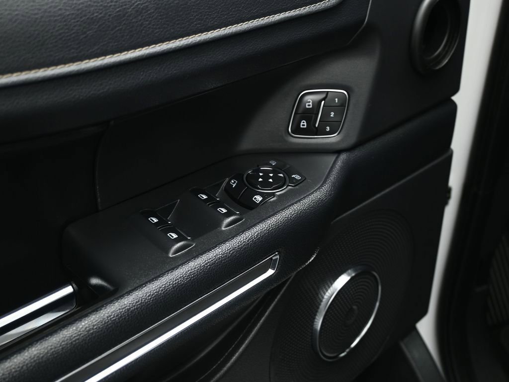 Used 2024 Ford Expedition Max XLT image 10