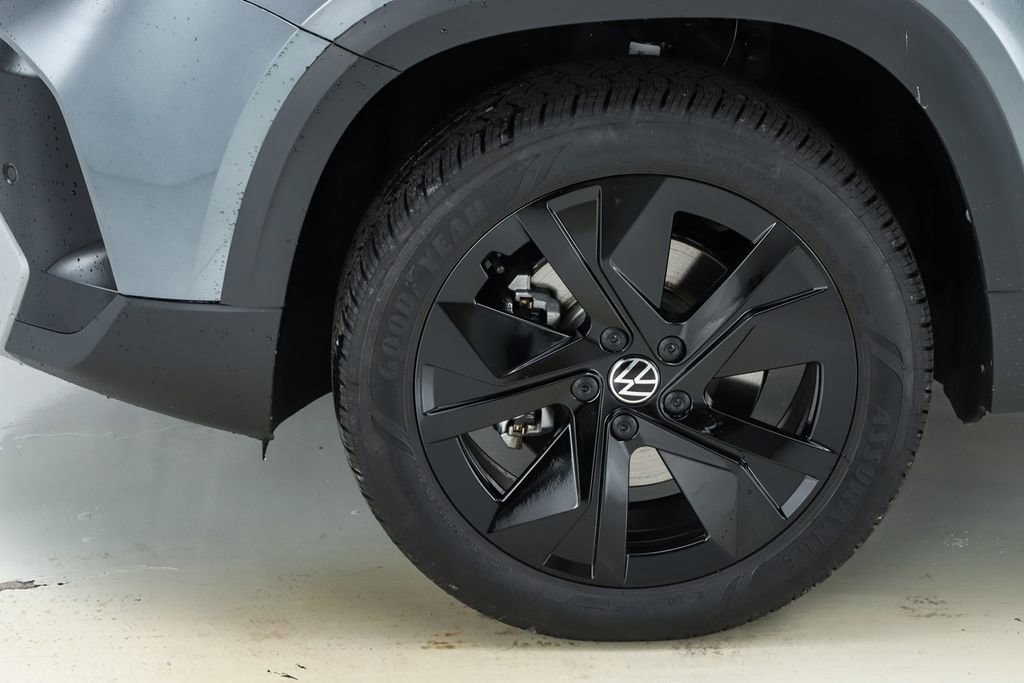 New 2026 Volkswagen Taos SE image 5
