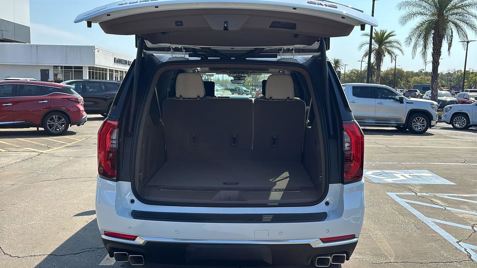 New 2026 GMC Yukon XL Denali w/ Denali Reserve Package image 18