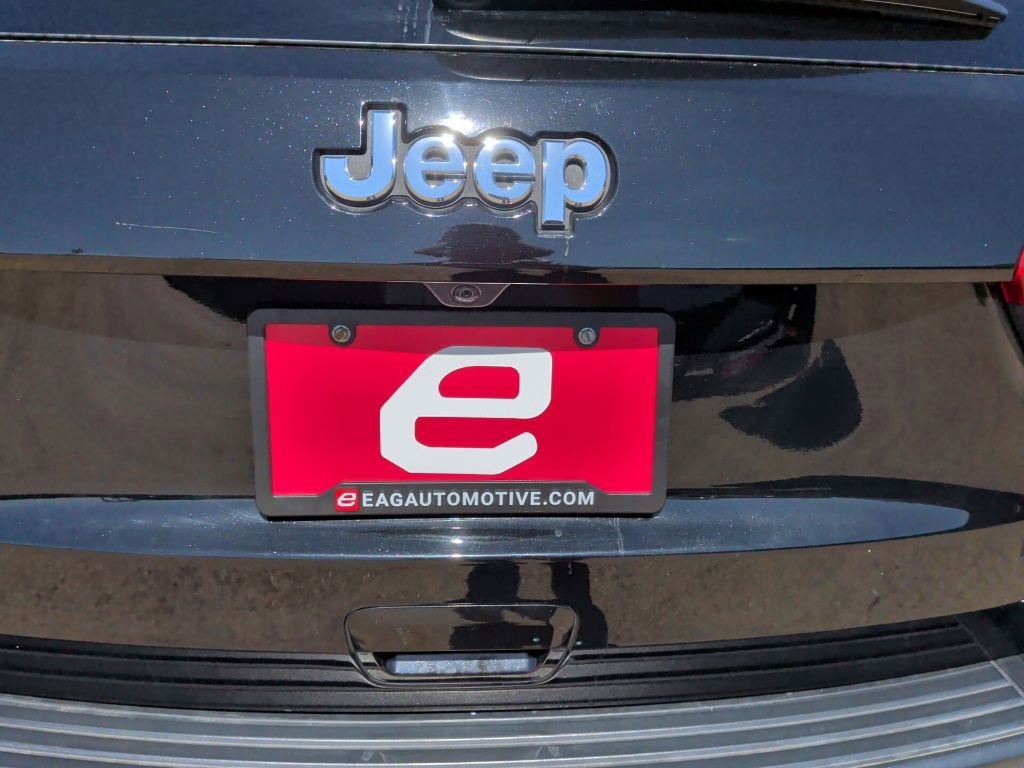 Used 2021 Jeep Grand Cherokee Laredo image 40