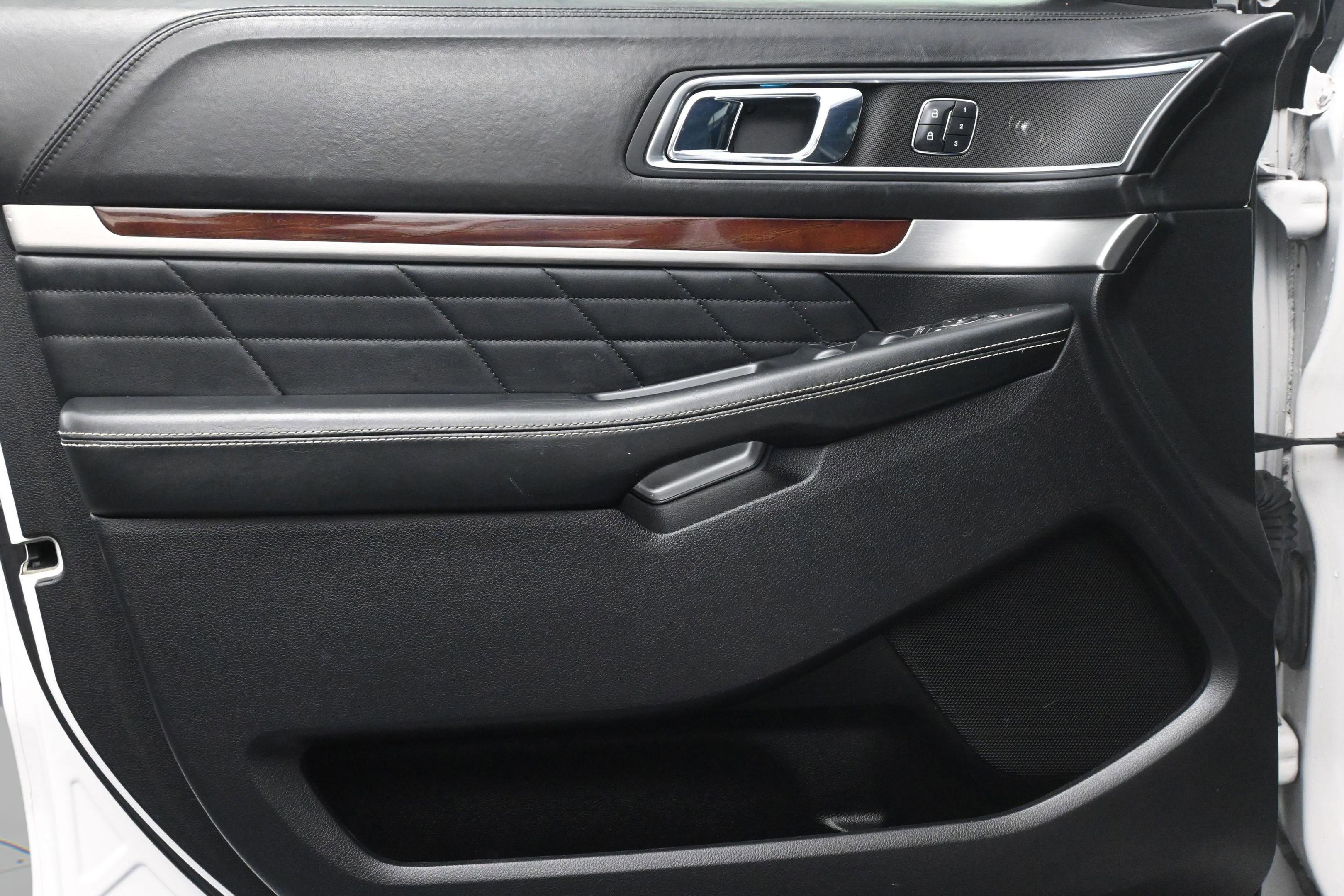 Used 2017 Ford Explorer Platinum AWD/4WD image 16