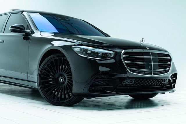 Used 2022 Mercedes-Benz S 500 4MATIC w/ AMG Line Package image 4
