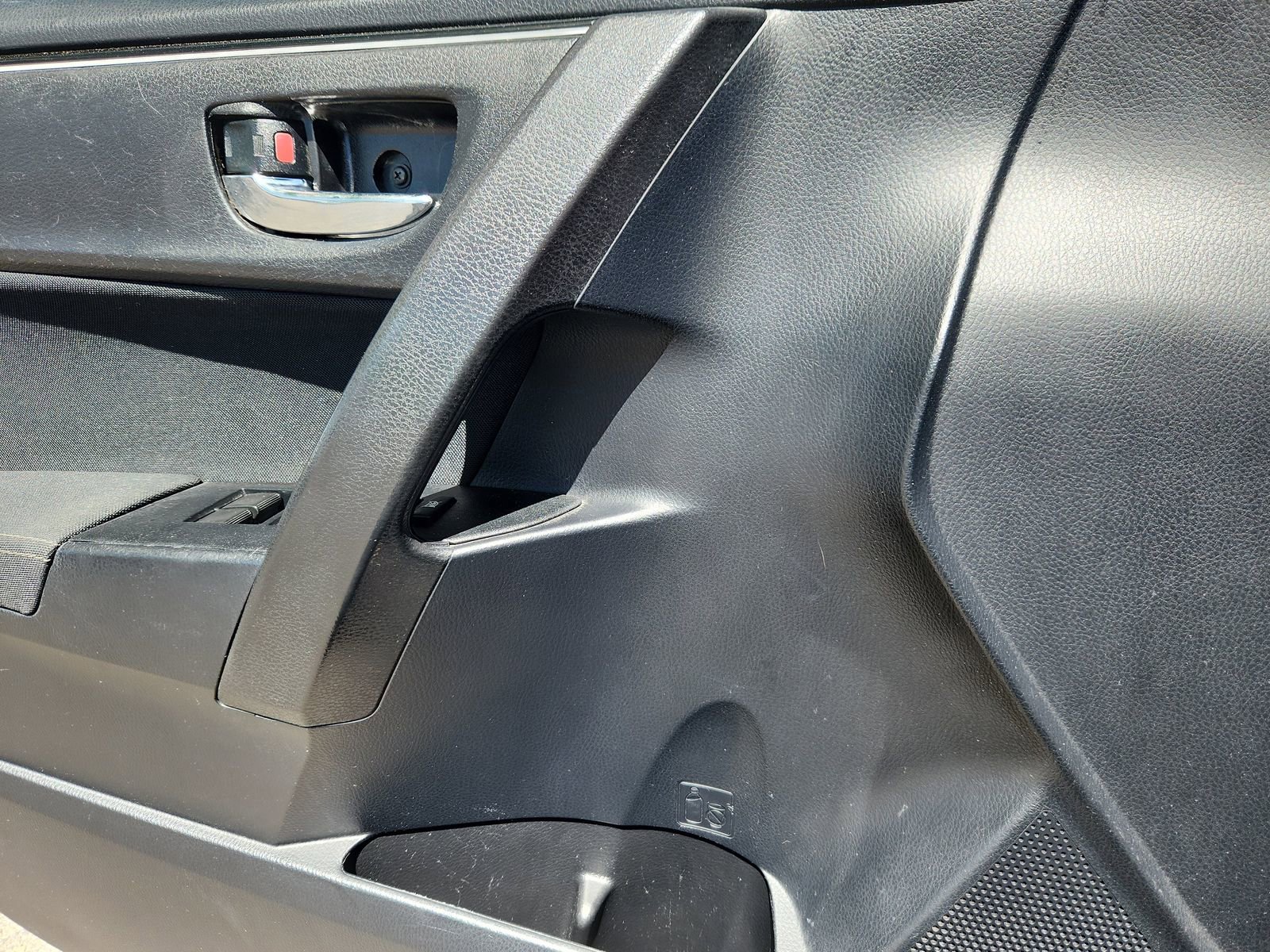 Used 2017 Toyota Corolla LE w/ Carpet Mat Package (TMS) FWD image 9