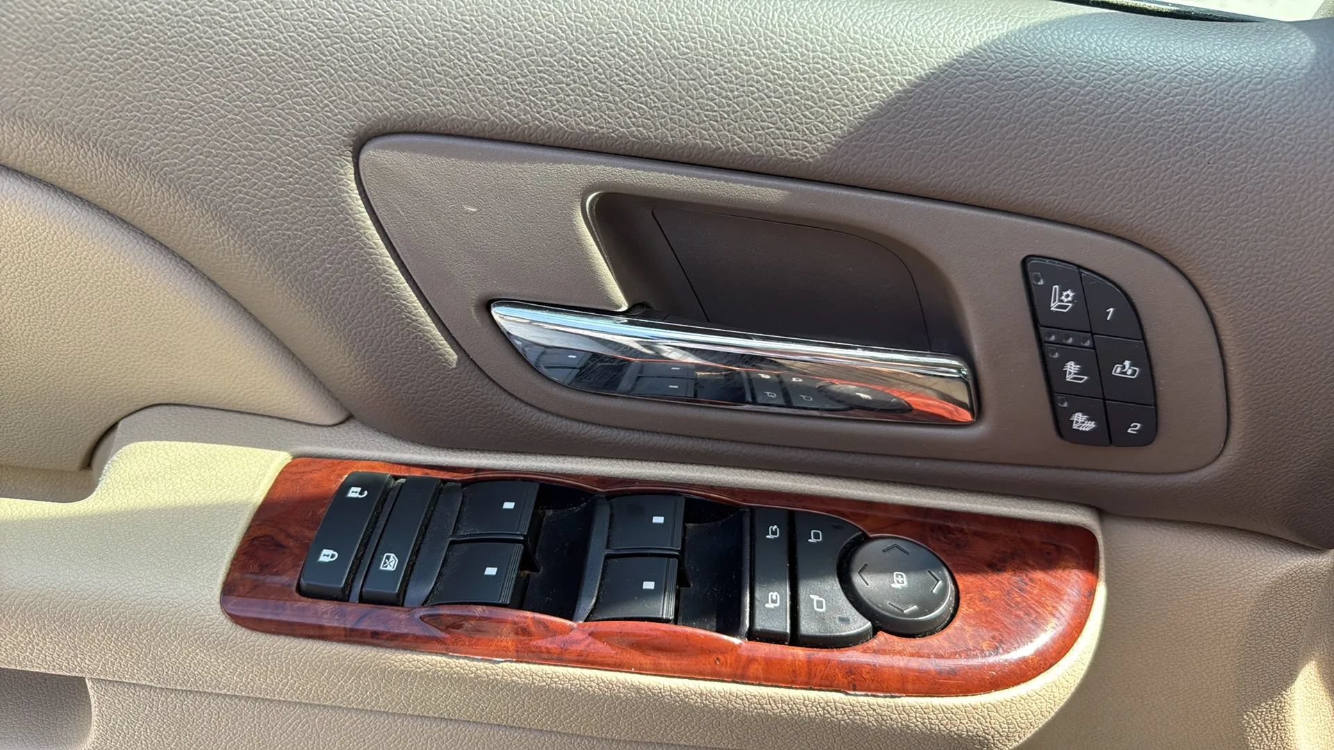 Used 2014 Chevrolet Suburban LTZ AWD/4WD image 47