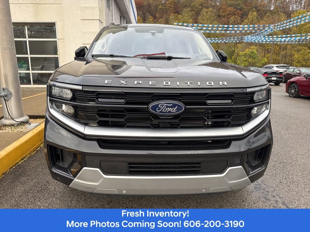 Used 2025 Ford Expedition Platinum video 2