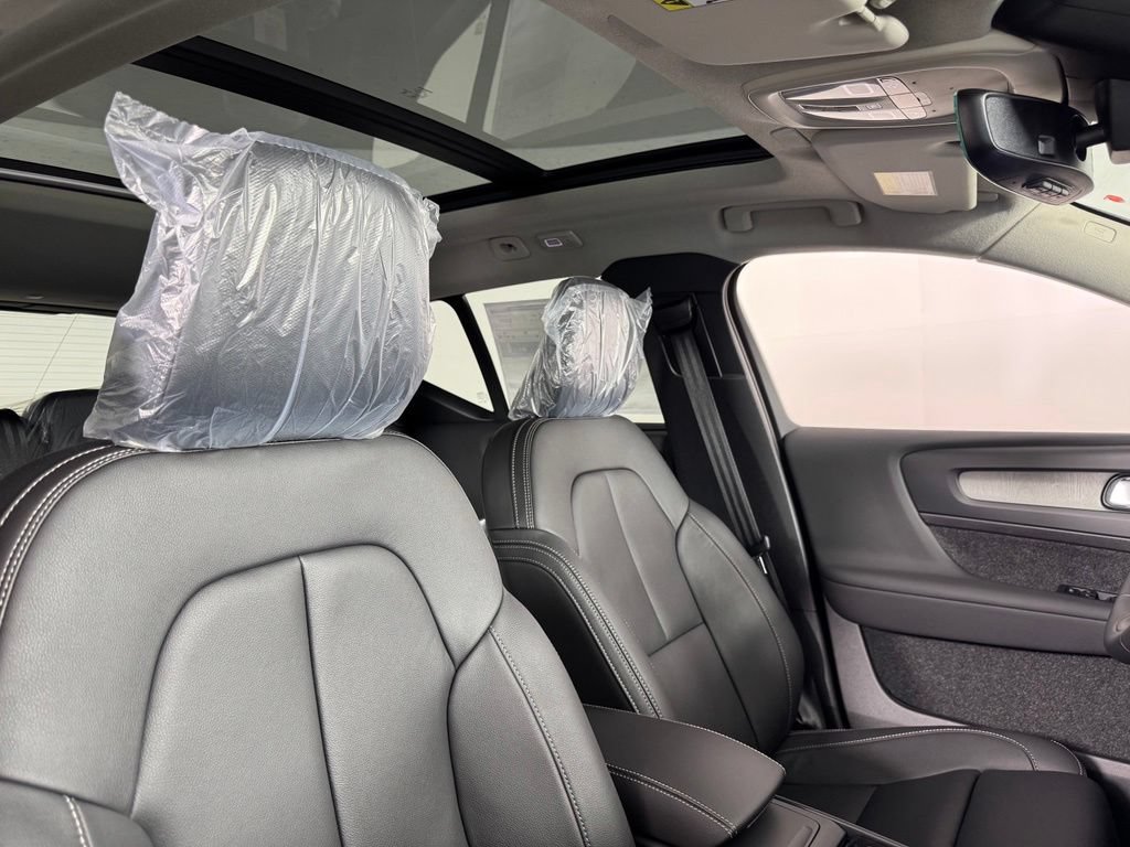 New 2026 Volvo XC40 B5 Ultra w/ Protection Package Premier AWD/4WD image 7