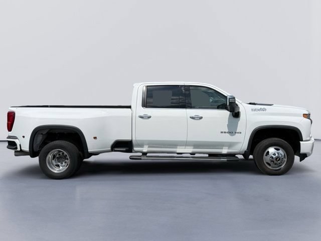 Used 2022 Chevrolet Silverado 3500 High Country AWD/4WD image 2