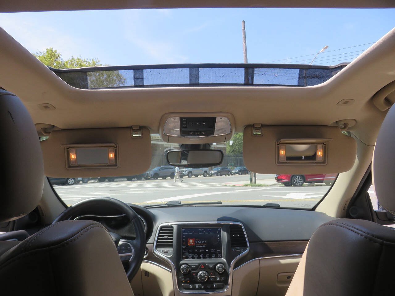 Used 2018 Jeep Grand Cherokee Limited AWD/4WD image 13