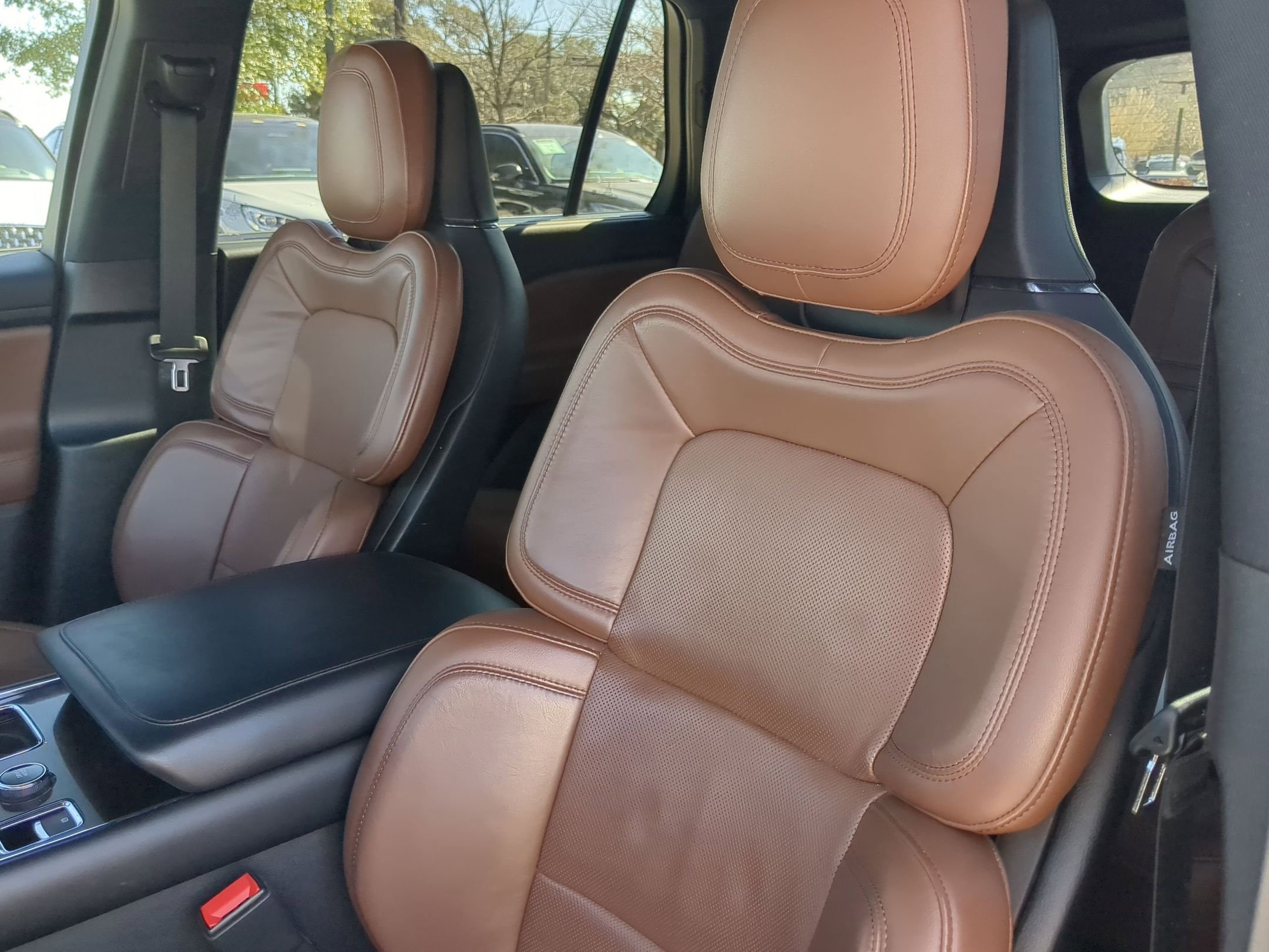 Used 2023 Lincoln Aviator Reserve w/ Equipment Group 201A image 10