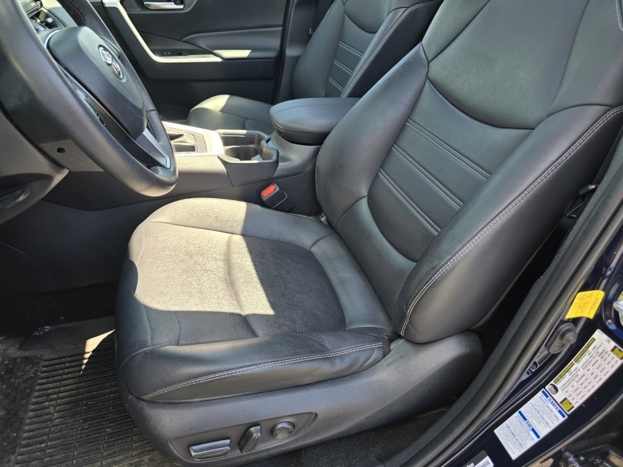 Certified 2021 Toyota RAV4 XLE Premium AWD/4WD image 21