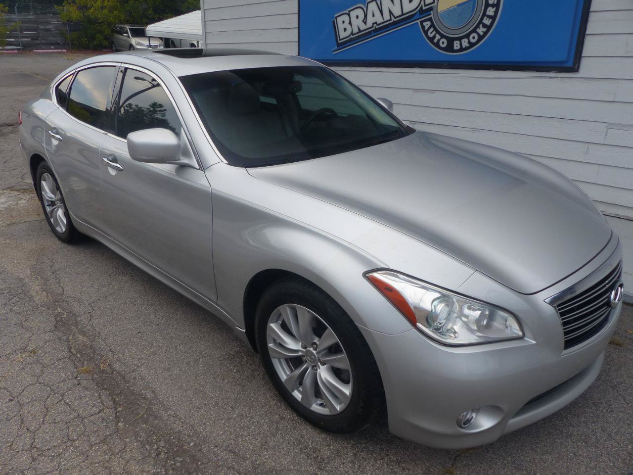 Used 2011 INFINITI M37 w/ Deluxe Touring Pkg RWD image 4