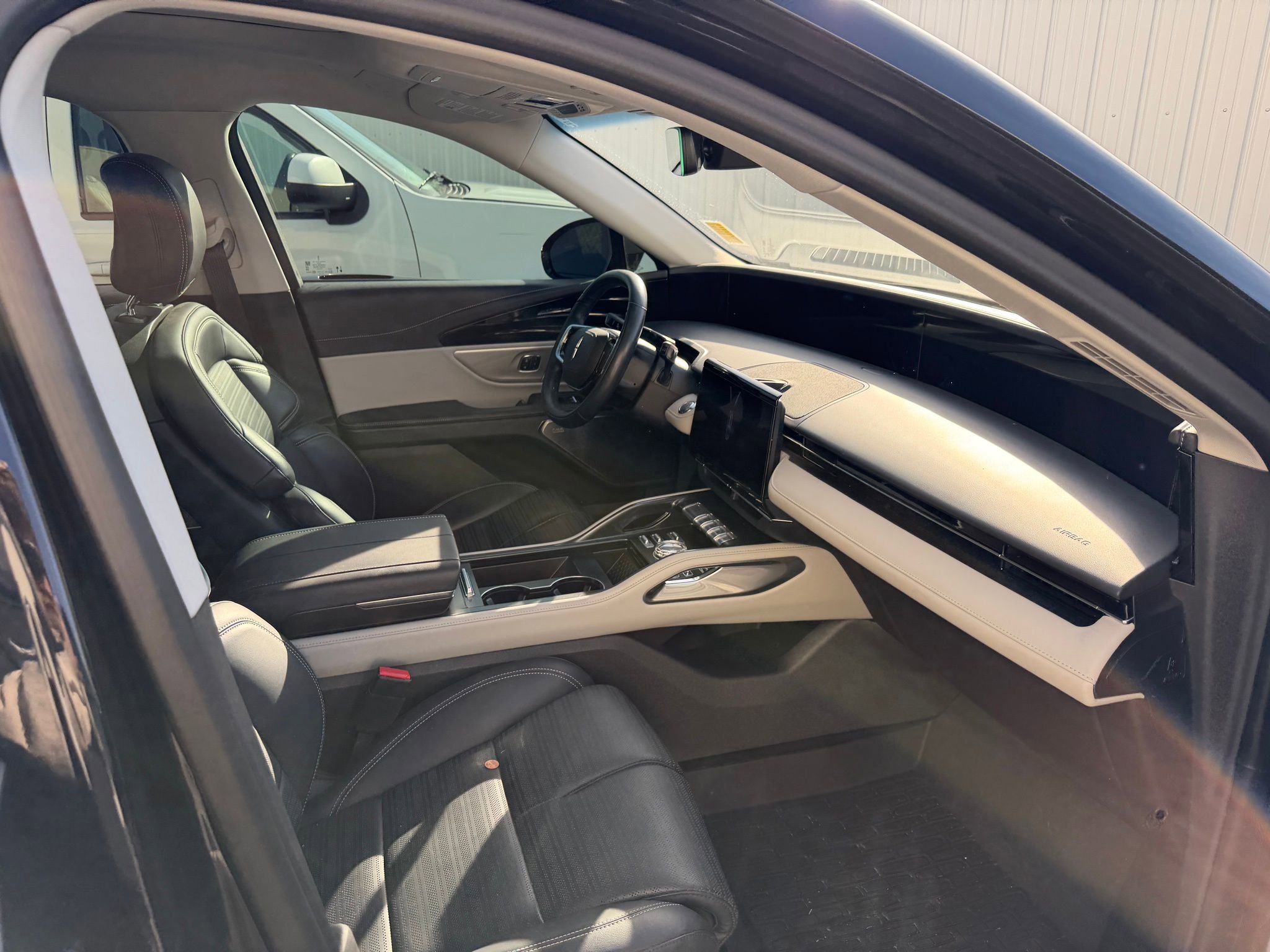 Used 2024 Lincoln Nautilus Reserve w/ Equipment Group 203A image 5