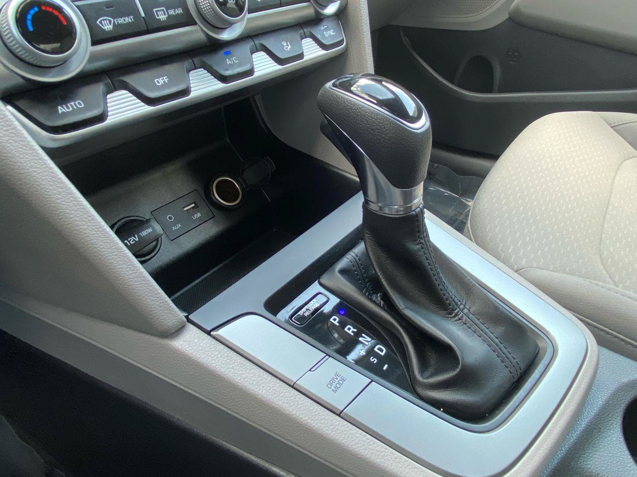 Used 2020 Hyundai Elantra SE FWD image 35