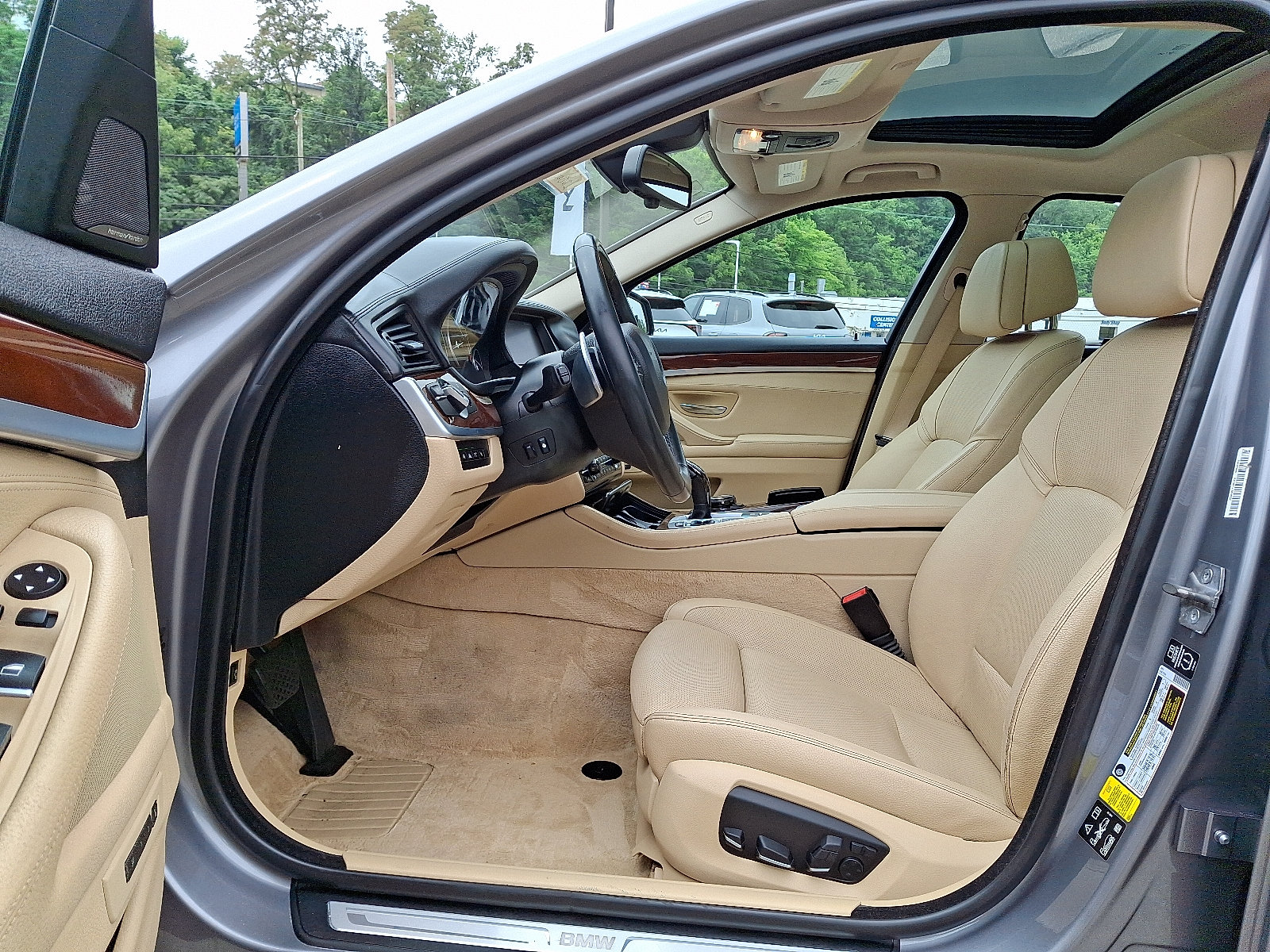 Used 2015 BMW 550i xDrive Sedan AWD/4WD image 13