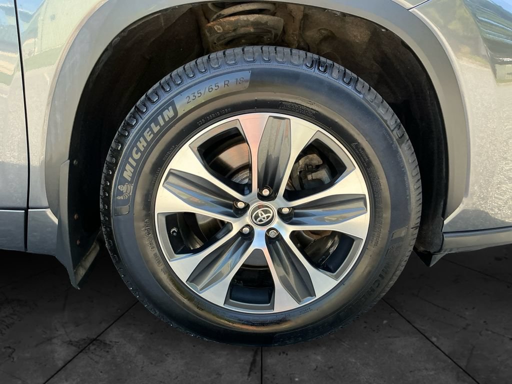 Used 2020 Toyota Highlander XLE AWD/4WD image 15