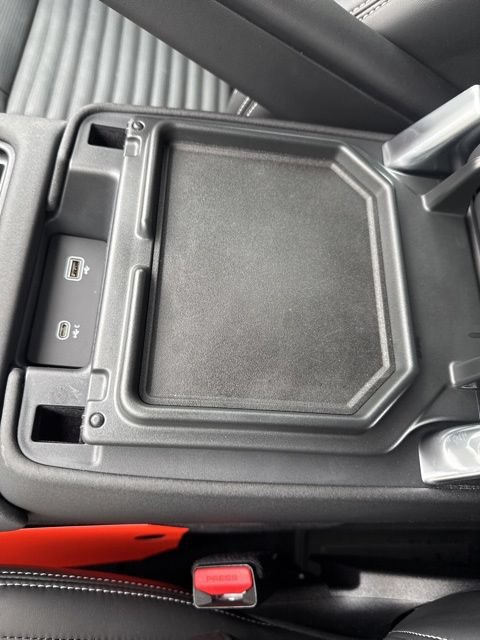 Used 2024 Land Rover Discovery Metropolitan Edition AWD/4WD image 30