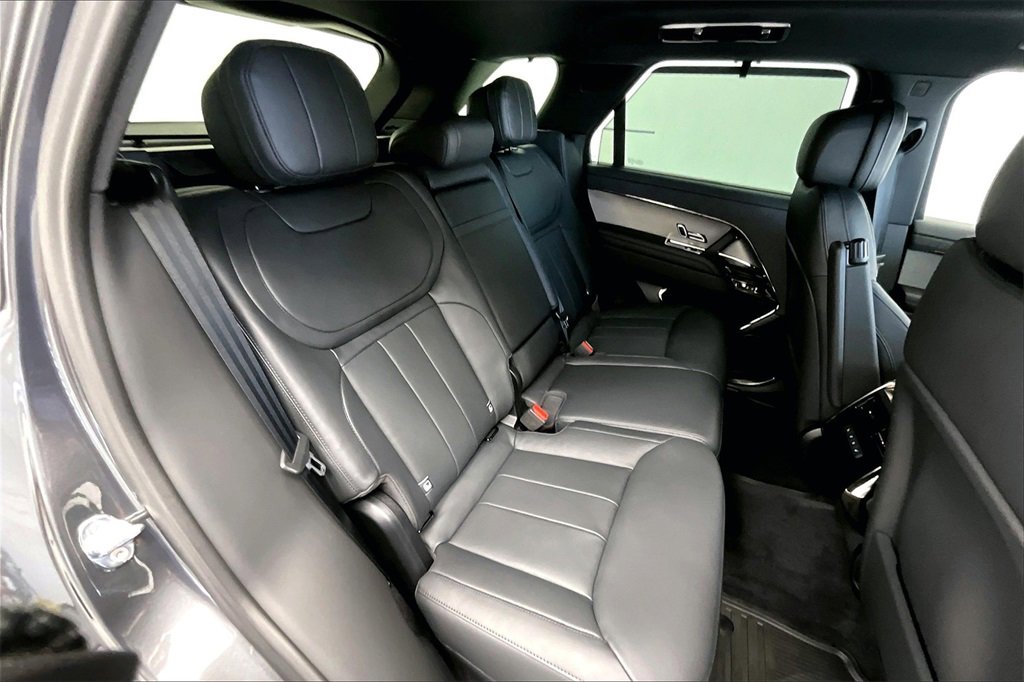 Used 2025 Land Rover Range Rover Sport SE image 29