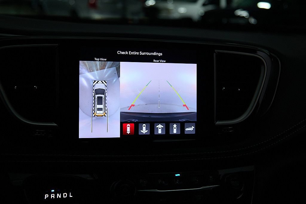 Used 2025 Chrysler Pacifica Select AWD/4WD image 28