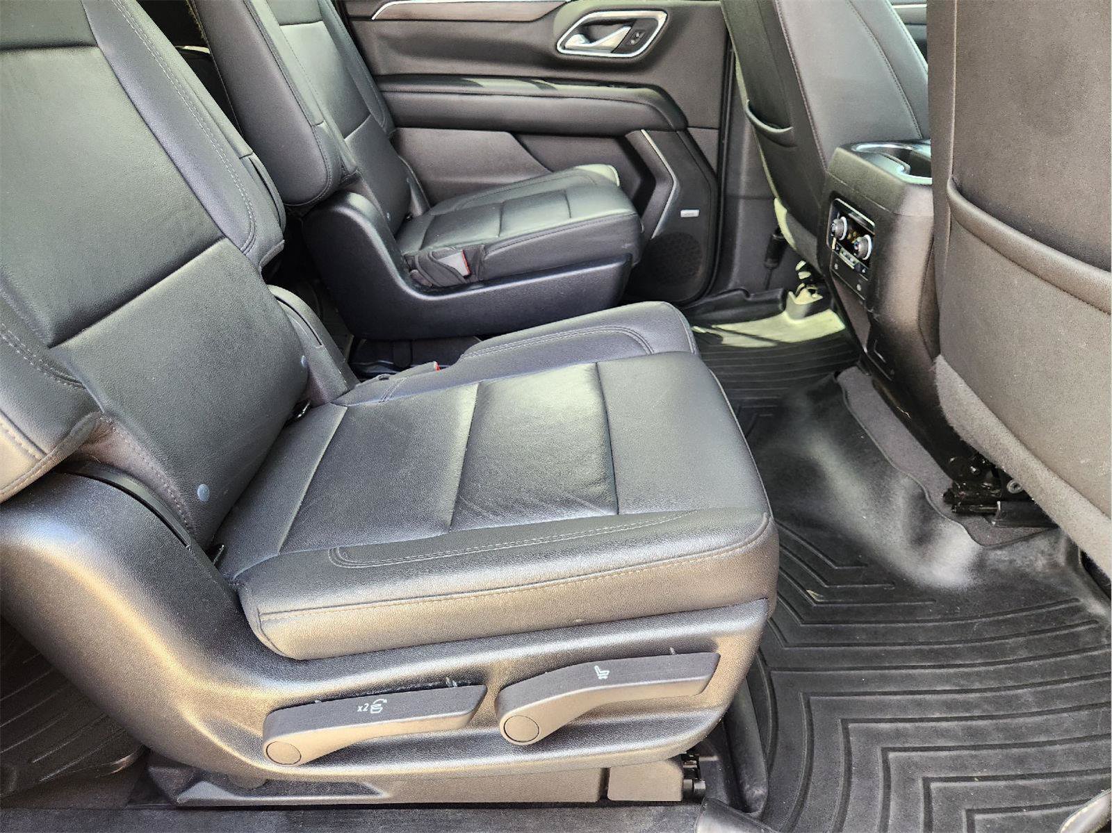 Certified 2023 Chevrolet Suburban Z71 w/ Luxury Package AWD/4WD image 31
