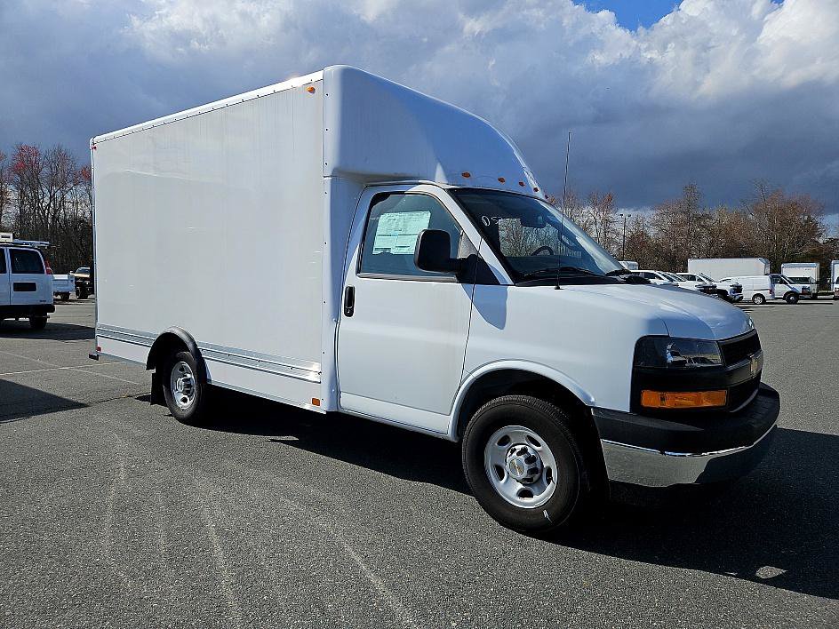 New 2024 Chevrolet Express 3500 w/ Power Convenience Package RWD image 6