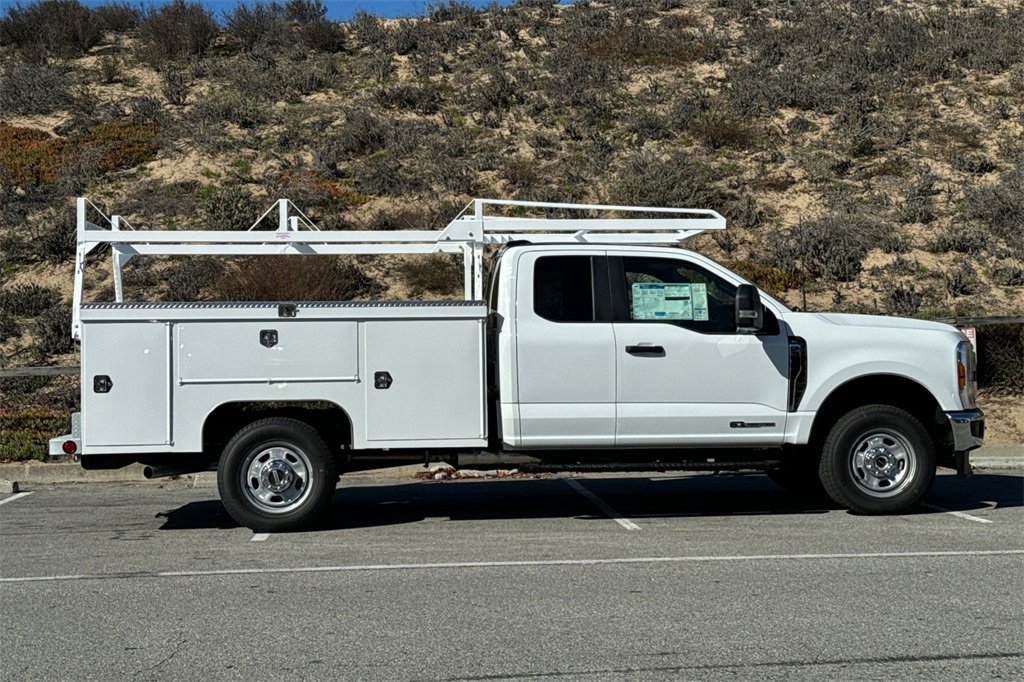 New 2026 Ford F350 XL w/ XL Chrome Package image 3