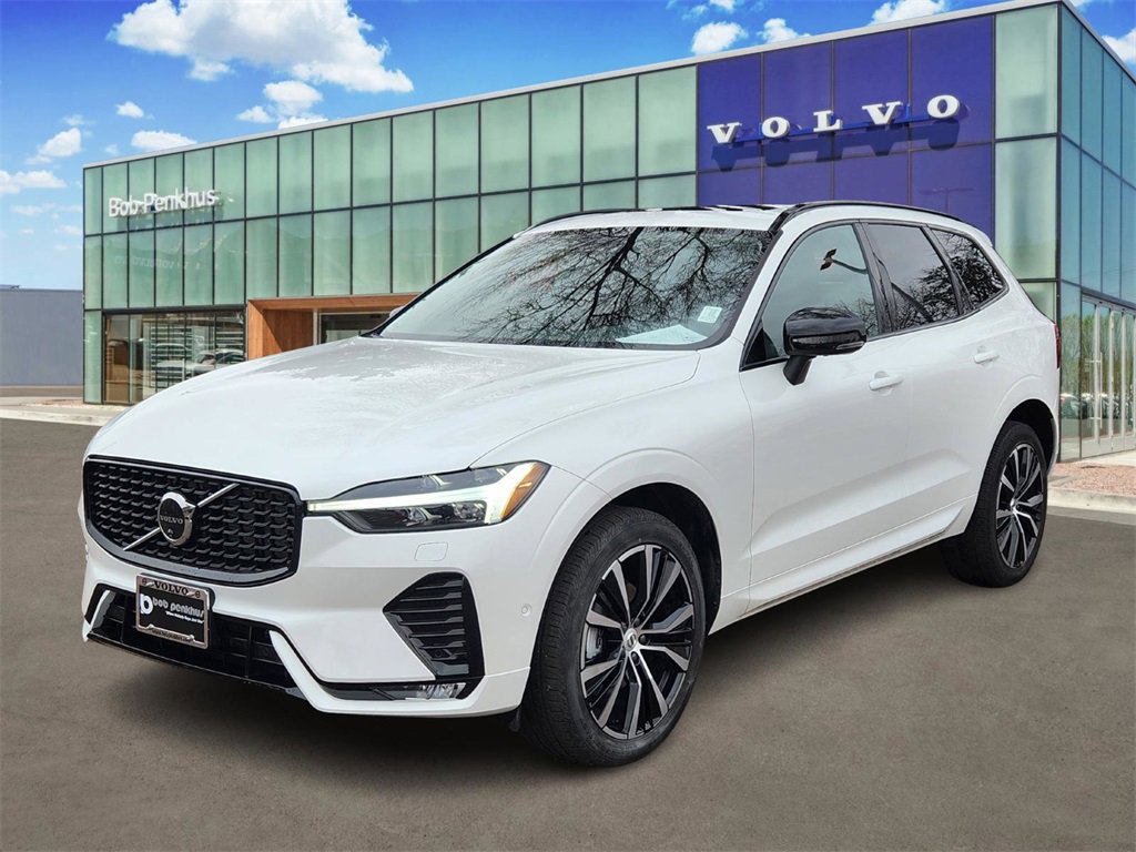 Used 2025 Volvo XC60 B5 Plus image 27