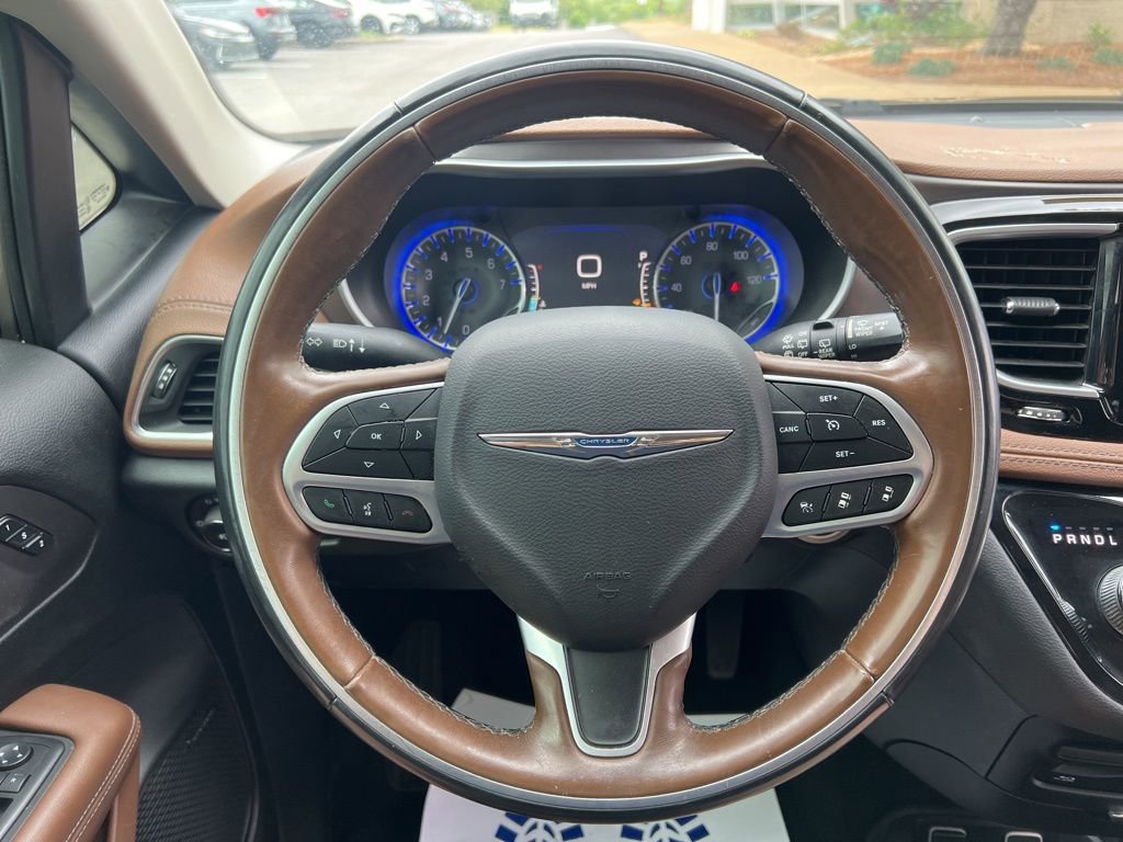 Used 2018 Chrysler Pacifica Limited w/ Tire & Wheel Group FWD image 17