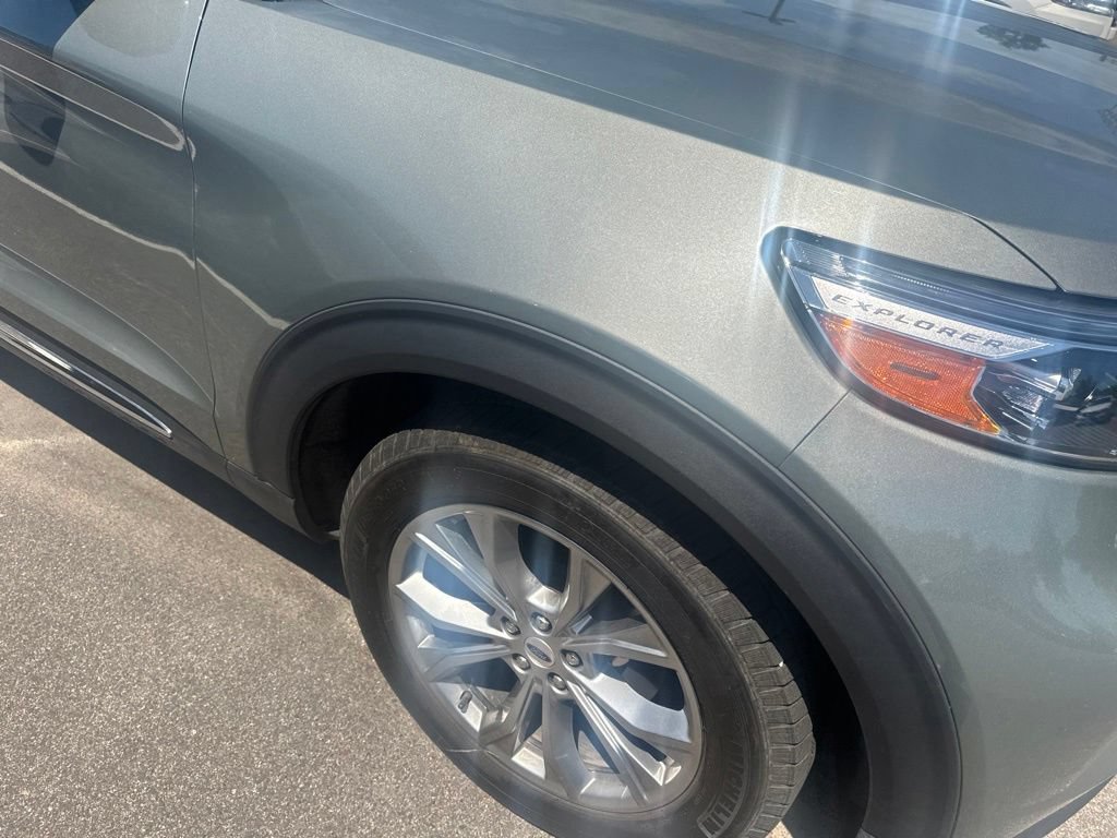 Used 2020 Ford Explorer XLT w/ Equipment Group 202A AWD/4WD image 23