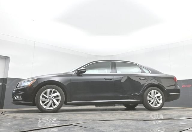Used 2018 Volkswagen Passat 2.0T SE FWD image 30