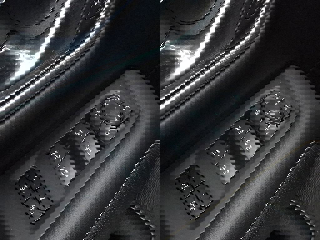 Certified 2024 GMC Yukon SLT w/ SLT Luxury Package image 29