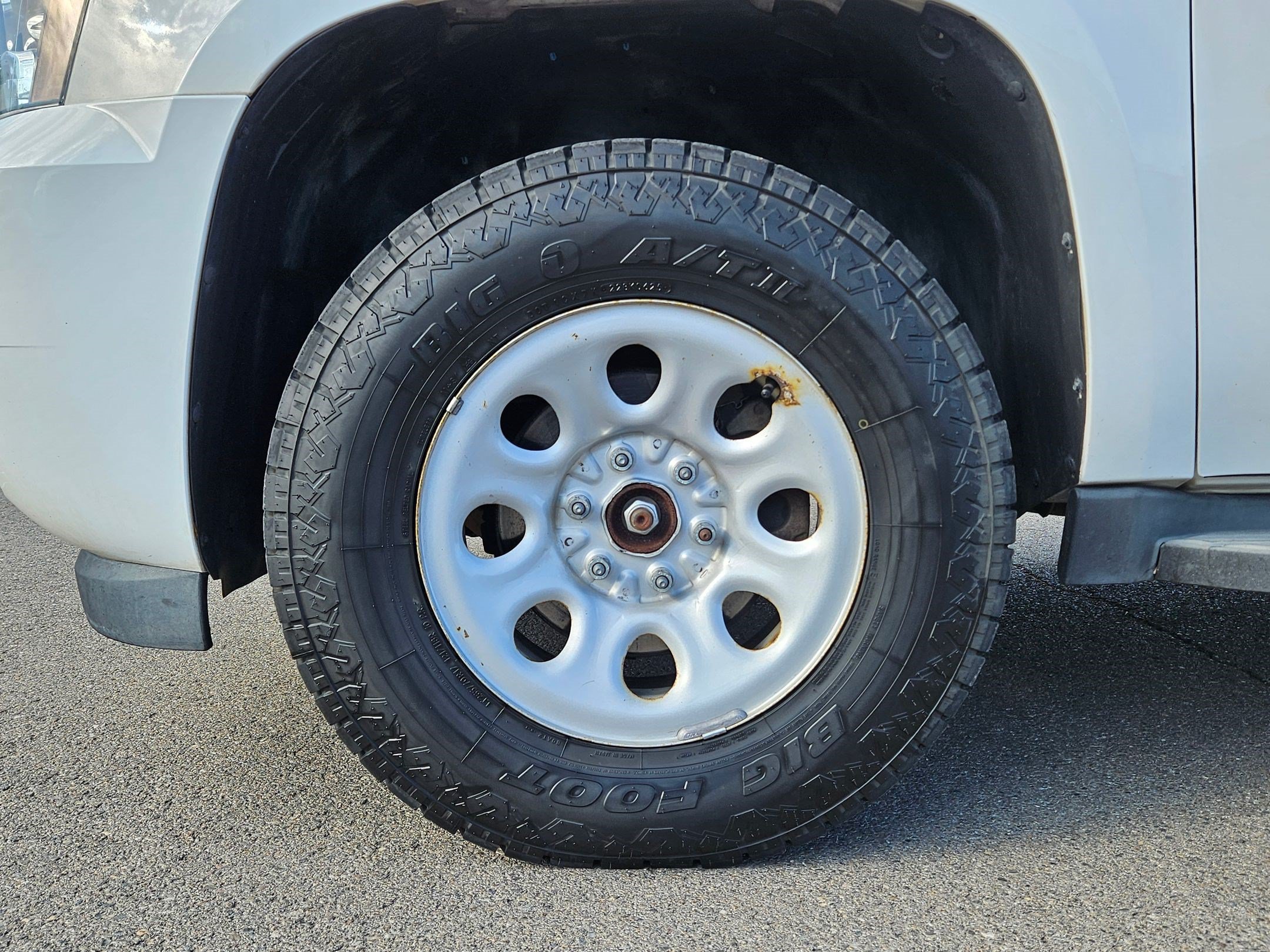 Used 2012 Chevrolet Suburban 4WD image 11