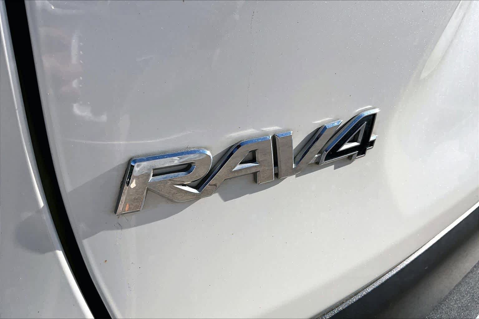 Used 2019 Toyota RAV4 Limited w/ Cold Weather Package AWD/4WD image 31