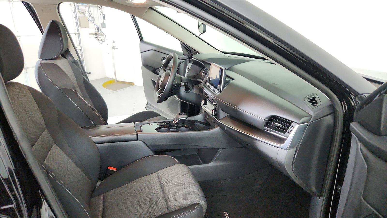 Used 2024 Nissan Rogue SV image 19