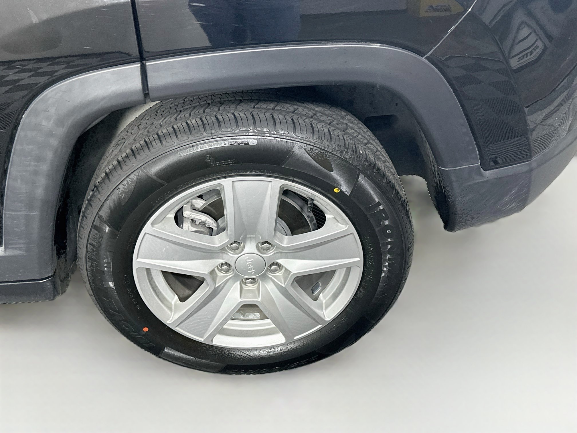 Used 2022 Jeep Compass Latitude FWD image 11
