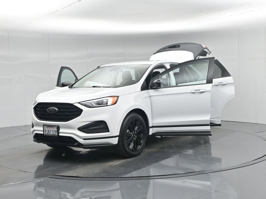 Used 2024 Ford Edge SE w/ Black Appearance Package image 32