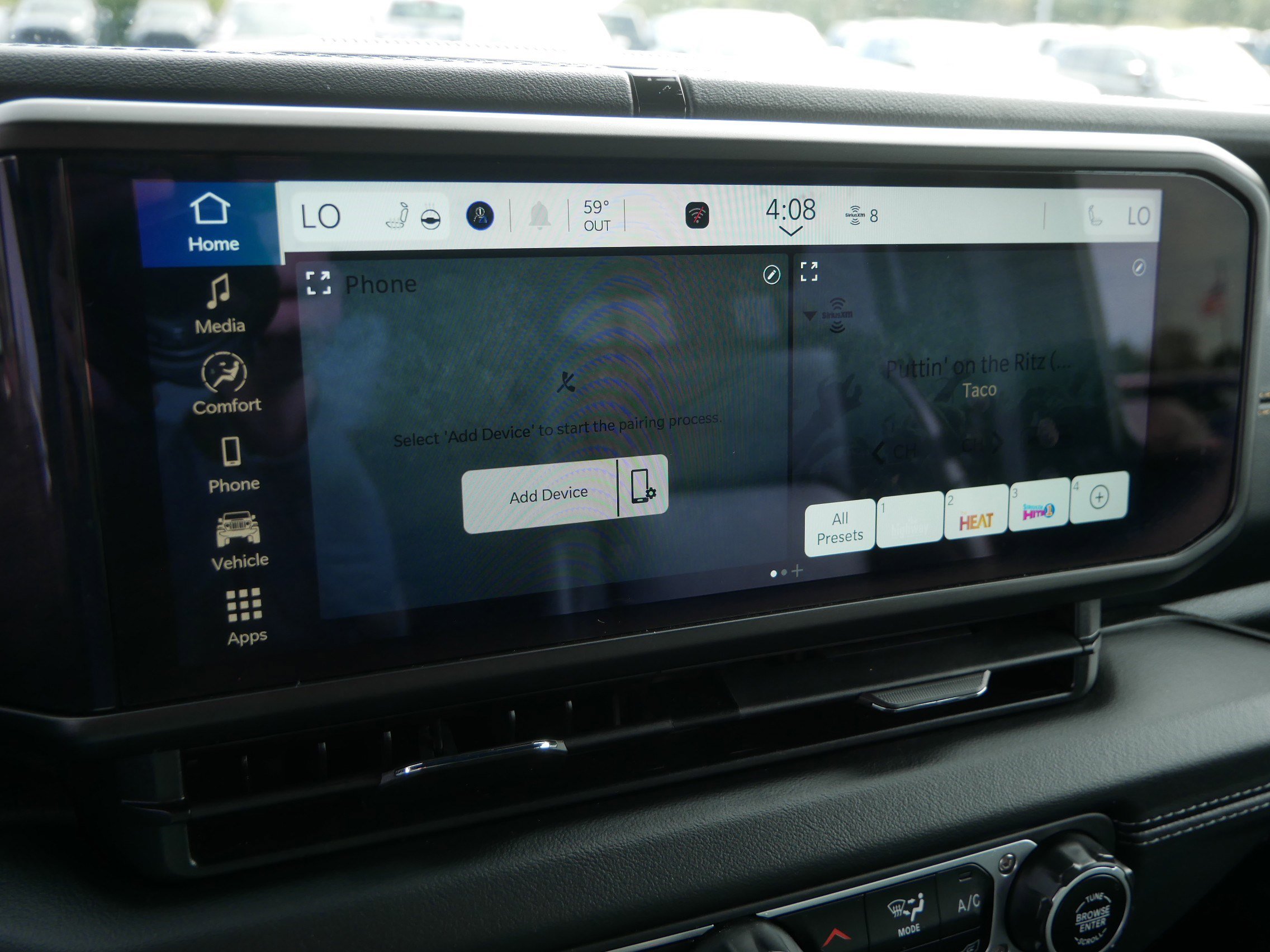 Used 2024 Jeep Wrangler Sahara image 29