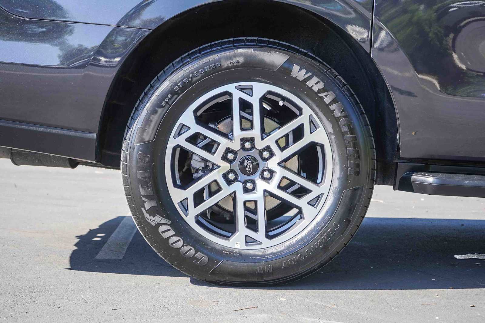 Used 2025 Ford Expedition Max Active RWD image 8