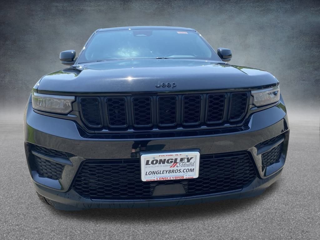 Used 2023 Jeep Grand Cherokee Altitude image 2