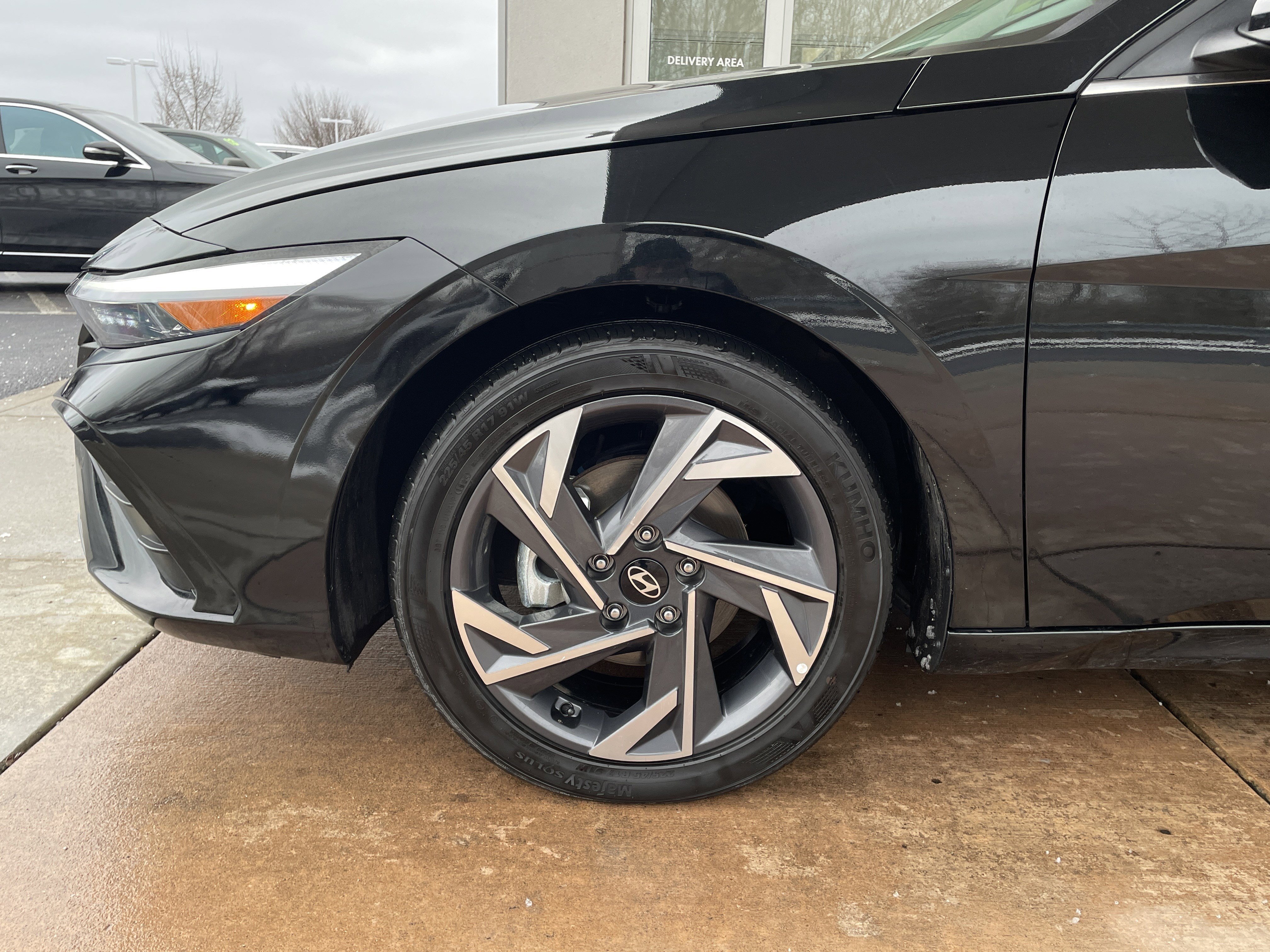 Used 2024 Hyundai Elantra Limited image 25