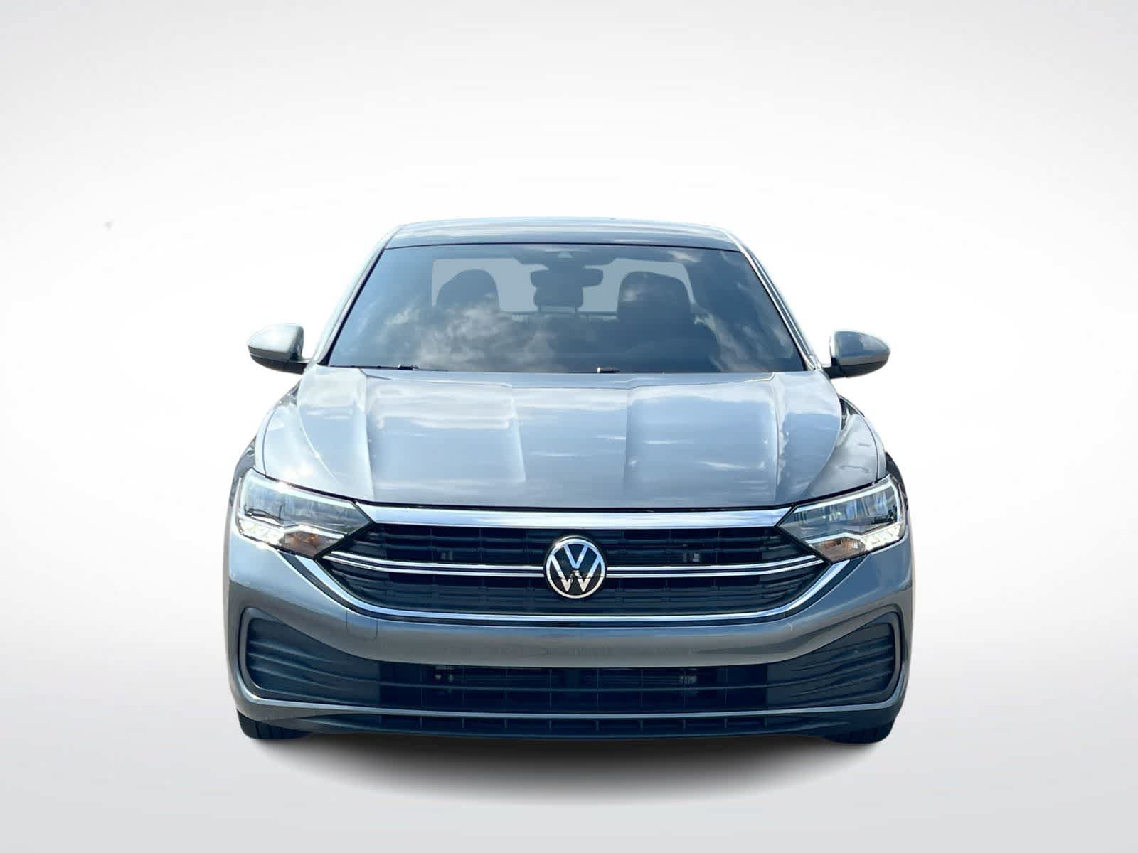 Used 2024 Volkswagen Jetta SE w/ Panoramic Sunroof Package FWD image 3