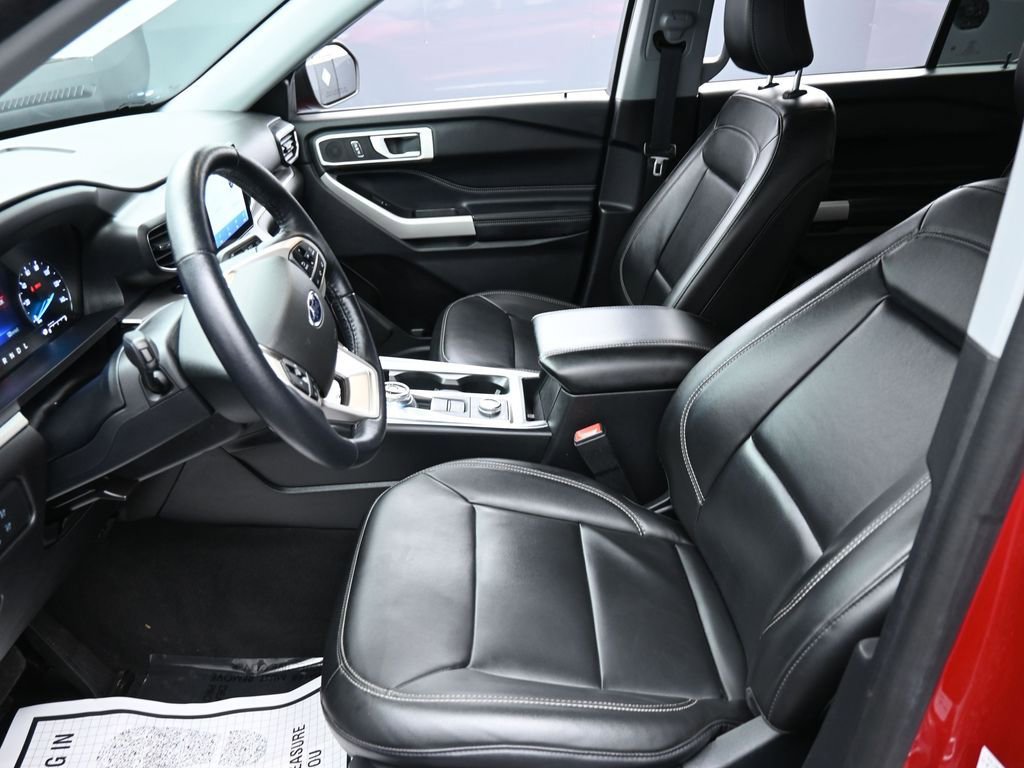 Used 2022 Ford Explorer XLT w/ Equipment Group 202A image 10