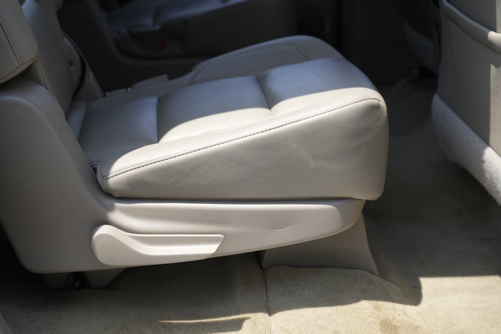 Used 2018 Chevrolet Suburban LT w/ LT Signature Package RWD image 41